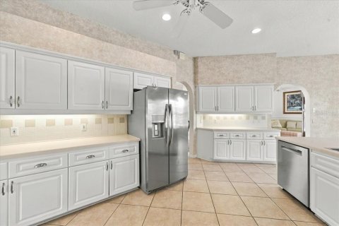 House in Weeki Wachee, Florida 3 bedrooms, 245.63 sq.m. № 2393677 - photo 22