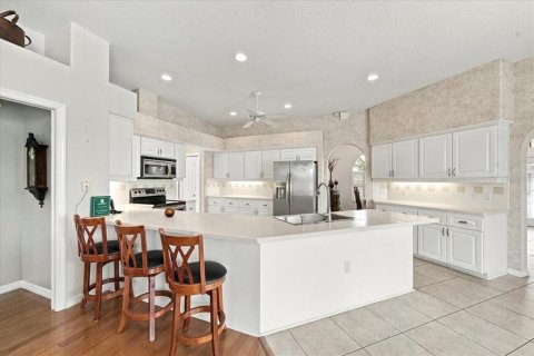 House in Weeki Wachee, Florida 3 bedrooms, 245.63 sq.m. № 2393677 - photo 18