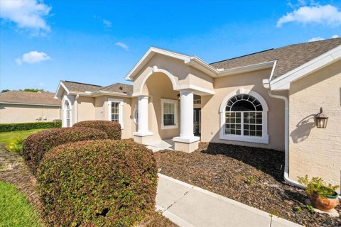 House in Weeki Wachee, Florida 3 bedrooms, 245.63 sq.m. № 2393677 - photo 8