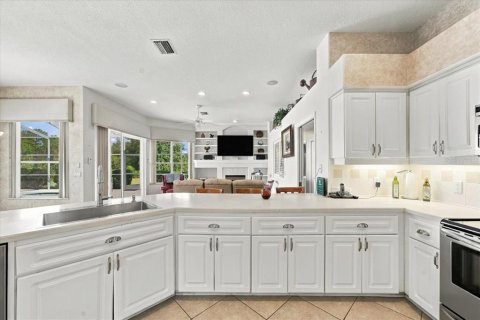 House in Weeki Wachee, Florida 3 bedrooms, 245.63 sq.m. № 2393677 - photo 20
