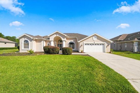House in Weeki Wachee, Florida 3 bedrooms, 245.63 sq.m. № 2393677 - photo 9