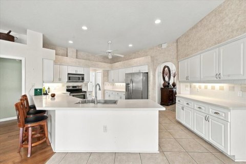 House in Weeki Wachee, Florida 3 bedrooms, 245.63 sq.m. № 2393677 - photo 17