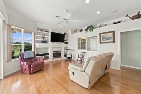 House in Weeki Wachee, Florida 3 bedrooms, 245.63 sq.m. № 2393677 - photo 27