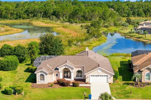 House in Weeki Wachee, Florida 3 bedrooms, 245.63 sq.m. № 2393677