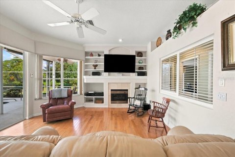 House in Weeki Wachee, Florida 3 bedrooms, 245.63 sq.m. № 2393677 - photo 28