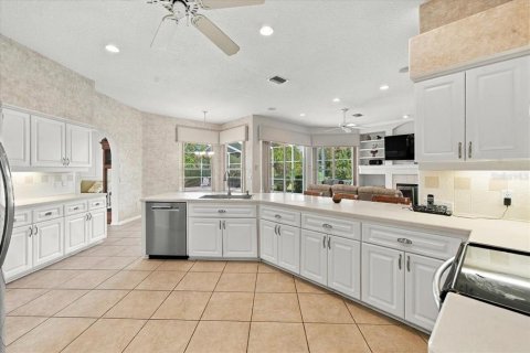 House in Weeki Wachee, Florida 3 bedrooms, 245.63 sq.m. № 2393677 - photo 24