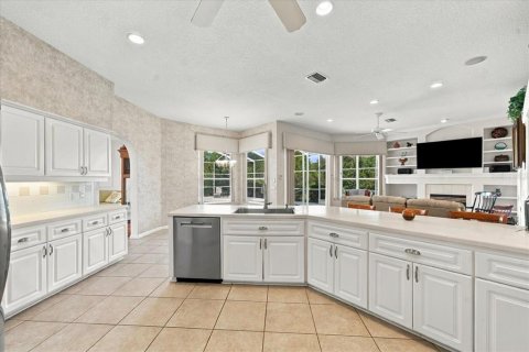 House in Weeki Wachee, Florida 3 bedrooms, 245.63 sq.m. № 2393677 - photo 21