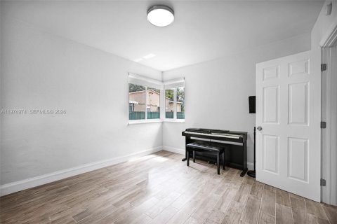 House in Miami, Florida 3 bedrooms, 130.43 sq.m. № 2041759 - photo 27