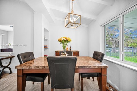 House in Miami, Florida 3 bedrooms, 130.43 sq.m. № 2041759 - photo 7