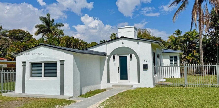 House in Miami, Florida 3 bedrooms, 130.43 sq.m. № 2041759