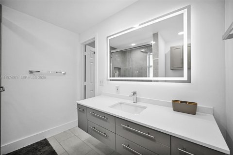 House in Miami, Florida 3 bedrooms, 130.43 sq.m. № 2041759 - photo 16