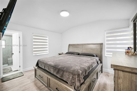 House in Miami, Florida 3 bedrooms, 130.43 sq.m. № 2041759 - photo 24