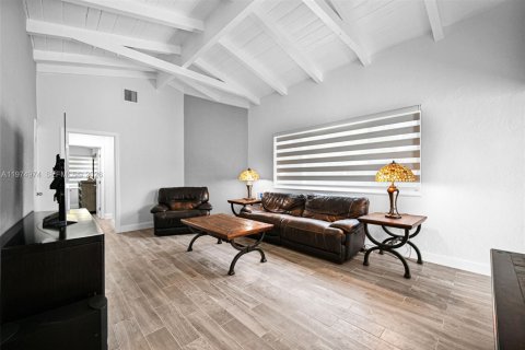 House in Miami, Florida 3 bedrooms, 130.43 sq.m. № 2041759 - photo 28