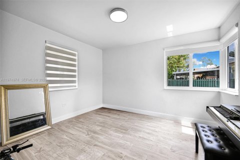House in Miami, Florida 3 bedrooms, 130.43 sq.m. № 2041759 - photo 26