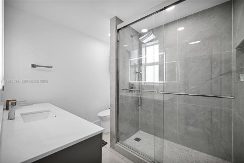 House in Miami, Florida 3 bedrooms, 130.43 sq.m. № 2041759 - photo 14