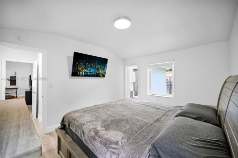 House in Miami, Florida 3 bedrooms, 130.43 sq.m. № 2041759 - photo 20