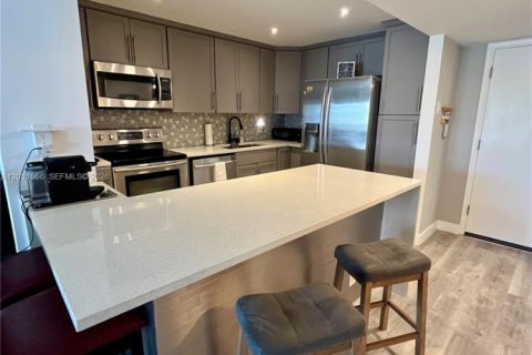 Condo in Hollywood, Florida, 1 bedroom  № 2075296 - photo 12