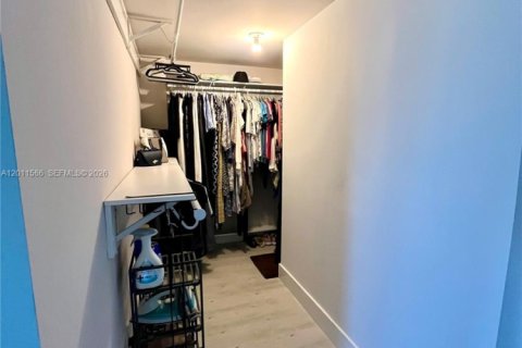 Condo in Hollywood, Florida, 1 bedroom  № 2075296 - photo 20