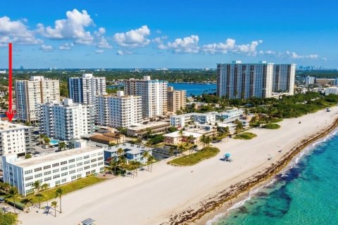 Condo in Hollywood, Florida, 1 bedroom  № 2075296 - photo 2