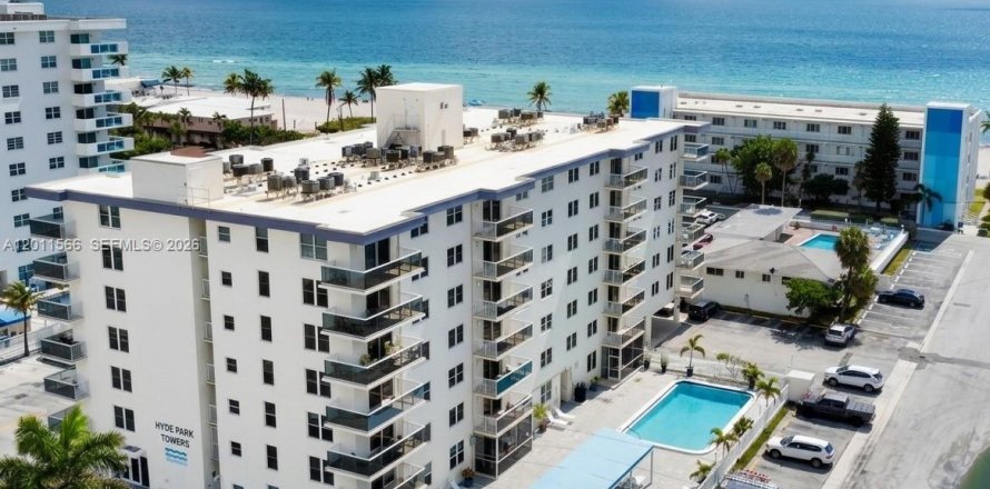 Condo in Hollywood, Florida, 1 bedroom  № 2075296
