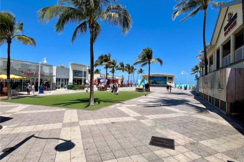 Condo in Hollywood, Florida, 1 bedroom  № 2075296 - photo 29