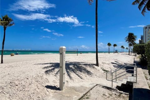 Condo in Hollywood, Florida, 1 bedroom  № 2075296 - photo 28