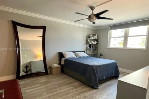 Condo in Hollywood, Florida, 1 bedroom  № 2075296 - photo 16