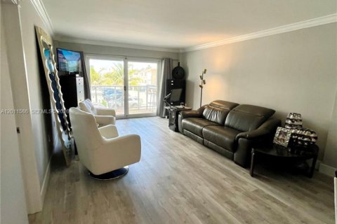 Condo in Hollywood, Florida, 1 bedroom  № 2075296 - photo 14