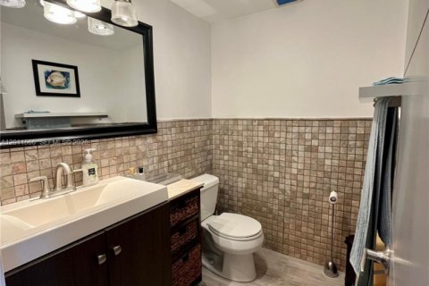 Condo in Hollywood, Florida, 1 bedroom  № 2075296 - photo 13