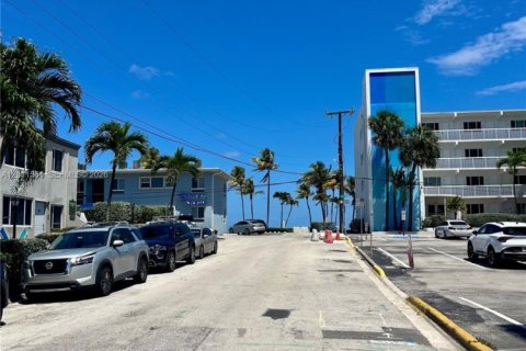 Condo in Hollywood, Florida, 1 bedroom  № 2075296 - photo 7