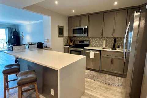 Condo in Hollywood, Florida, 1 bedroom  № 2075296 - photo 10