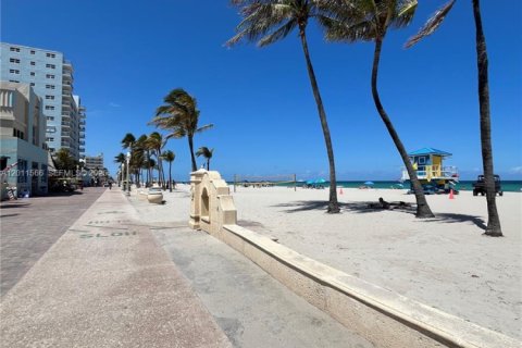 Condo in Hollywood, Florida, 1 bedroom  № 2075296 - photo 30