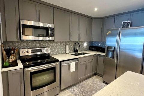 Condo in Hollywood, Florida, 1 bedroom  № 2075296 - photo 11