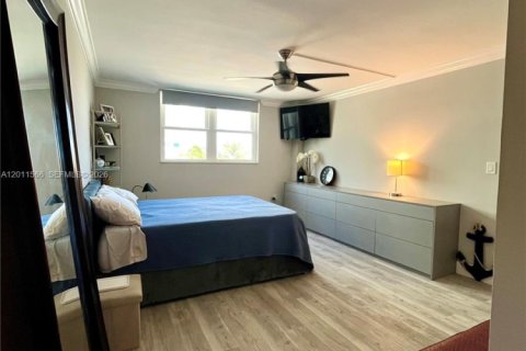 Condo in Hollywood, Florida, 1 bedroom  № 2075296 - photo 17