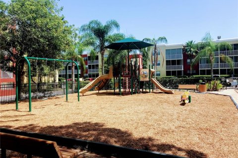 Condominio en alquiler en Sarasota, Florida, 1 dormitorio, 66.33 m2 № 1913047 - foto 17