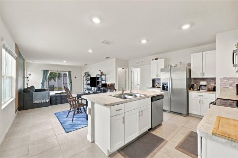 Villa ou maison à vendre à Kissimmee, Floride: 3 chambres, 156.08 m2 № 2396547 - photo 4