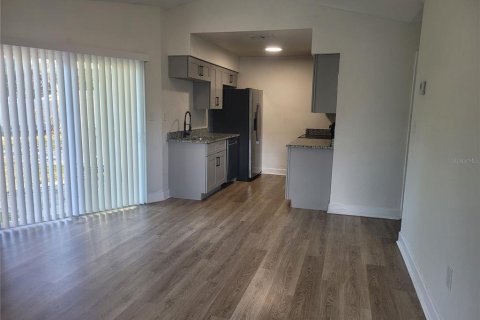 Townhouse in Apopka, Florida 2 bedrooms, 64.85 sq.m. № 2148682 - photo 2