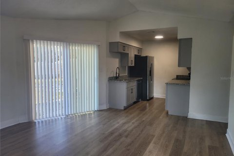 Townhouse in Apopka, Florida 2 bedrooms, 64.85 sq.m. № 2148682 - photo 3