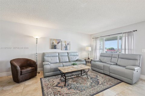 Condo in Deerfield Beach, Florida, 2 bedrooms № 2243941 - photo 20
