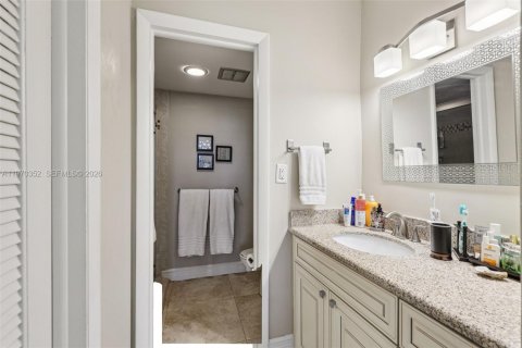 Condo in Deerfield Beach, Florida, 2 bedrooms № 2243941 - photo 25
