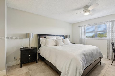 Condo in Deerfield Beach, Florida, 2 bedrooms № 2243941 - photo 17
