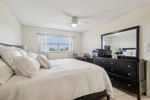 Condo in Deerfield Beach, Florida, 2 bedrooms № 2243941 - photo 23