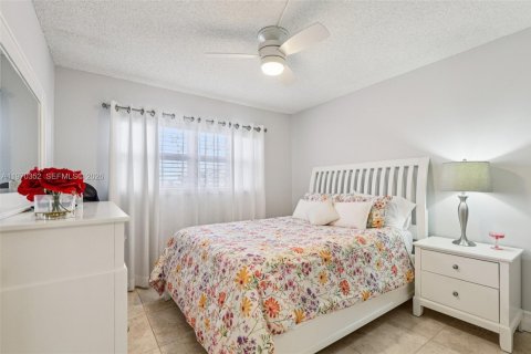Condo in Deerfield Beach, Florida, 2 bedrooms № 2243941 - photo 18