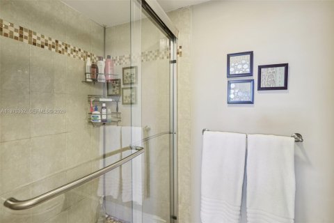 Condo in Deerfield Beach, Florida, 2 bedrooms № 2243941 - photo 27