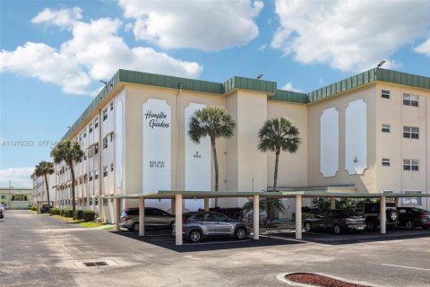 Condo in Deerfield Beach, Florida, 2 bedrooms № 2243941 - photo 3