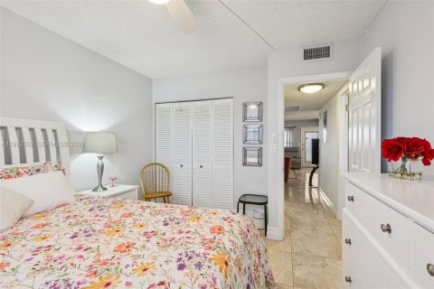 Condo in Deerfield Beach, Florida, 2 bedrooms № 2243941 - photo 22