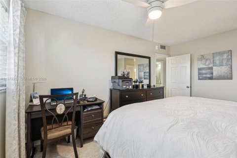 Condo in Deerfield Beach, Florida, 2 bedrooms № 2243941 - photo 24