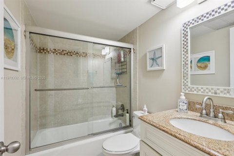 Condo in Deerfield Beach, Florida, 2 bedrooms № 2243941 - photo 15