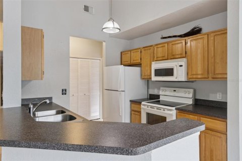 Condo in Orlando, Florida, 2 bedrooms  № 2195568 - photo 11