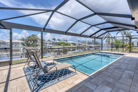 House in Punta Gorda, Florida 3 bedrooms, 133.69 sq.m. № 1637511 - photo 1